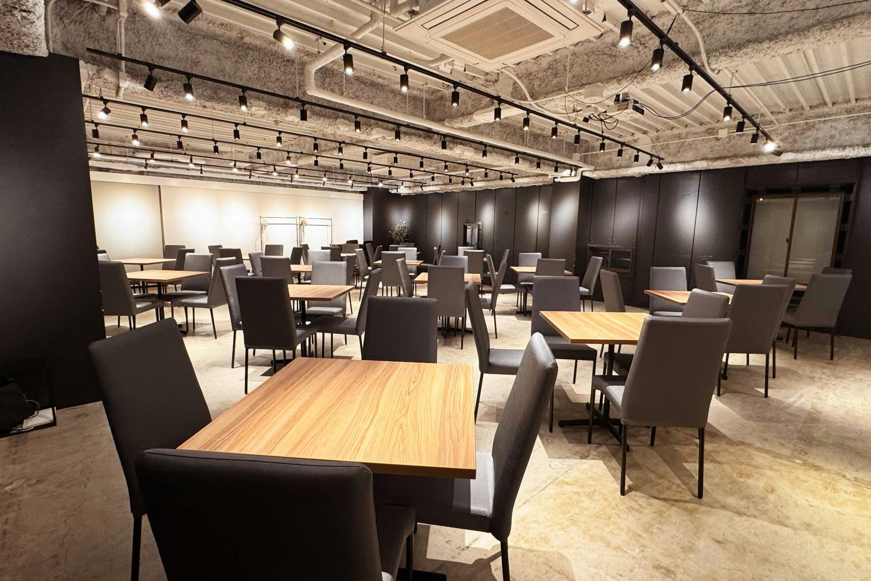 【秋葉原駅2分】展示会やオフサイドミーティングなどに最適なシンプルな内装で好立地な場所にあるレンタルスペース