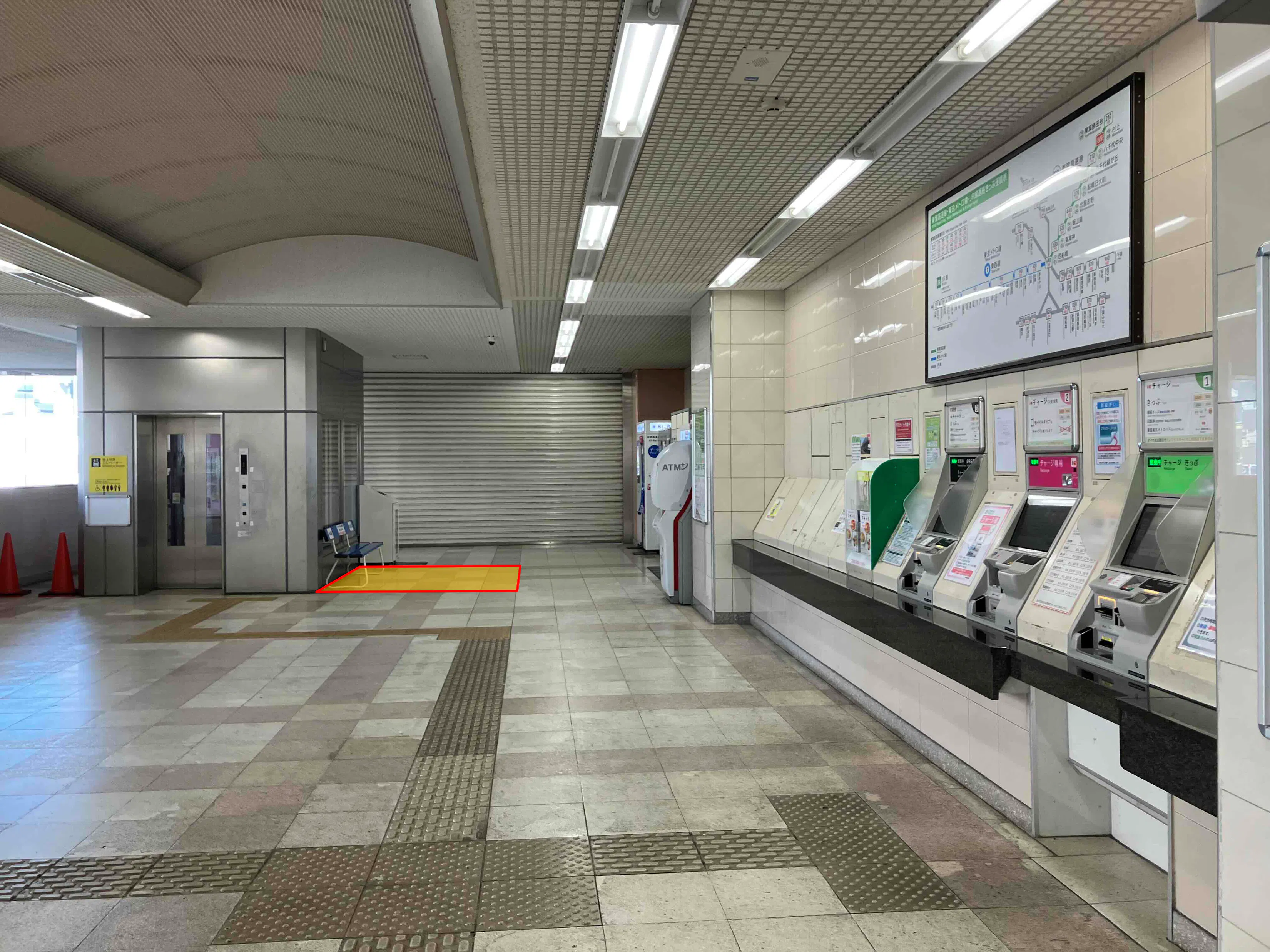 【村上駅】プロモーションや食物販に最適な人流の多い改札前スペース