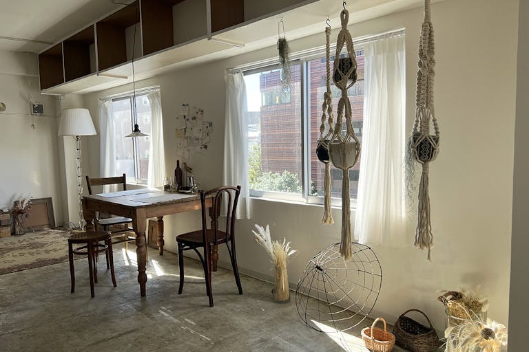 【池尻大橋5分】商用撮影に最適な陽当たりの良いヨーロピアンアンティーク調のスタジオスペースの画像2