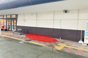 【マックスバリュ天王店】各種プロモーションイベントに最適な店頭軒下にあるイベントスペース