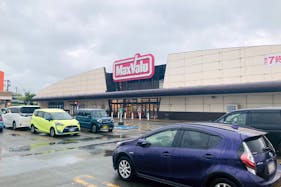 【マックスバリュ天王店】各種プロモーションイベントに最適な店頭軒下にあるイベントスペース