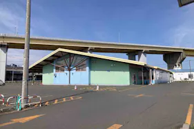 【八戸花火大会/ダイナム青森八戸港店ゆったり館】キッチンカー出店に最適な花火大会限定のスペース(8/22土曜・最大28台募集)
