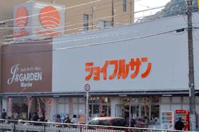 【ジョイフルサン 大浦店】プロモーションや食物販等に最適な地域密着型スーパーのイベントスペース
