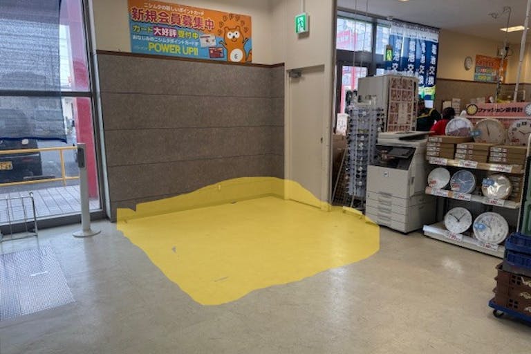 【ニシムタ串木野食鮮館】【ニシムタ串木野食鮮館】販促プロモーションに最適なエスカレーター横スペースの画像1