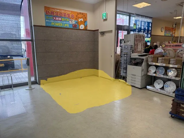 【ニシムタ串木野食鮮館】販促プロモーションに最適なエスカレーター横スペース