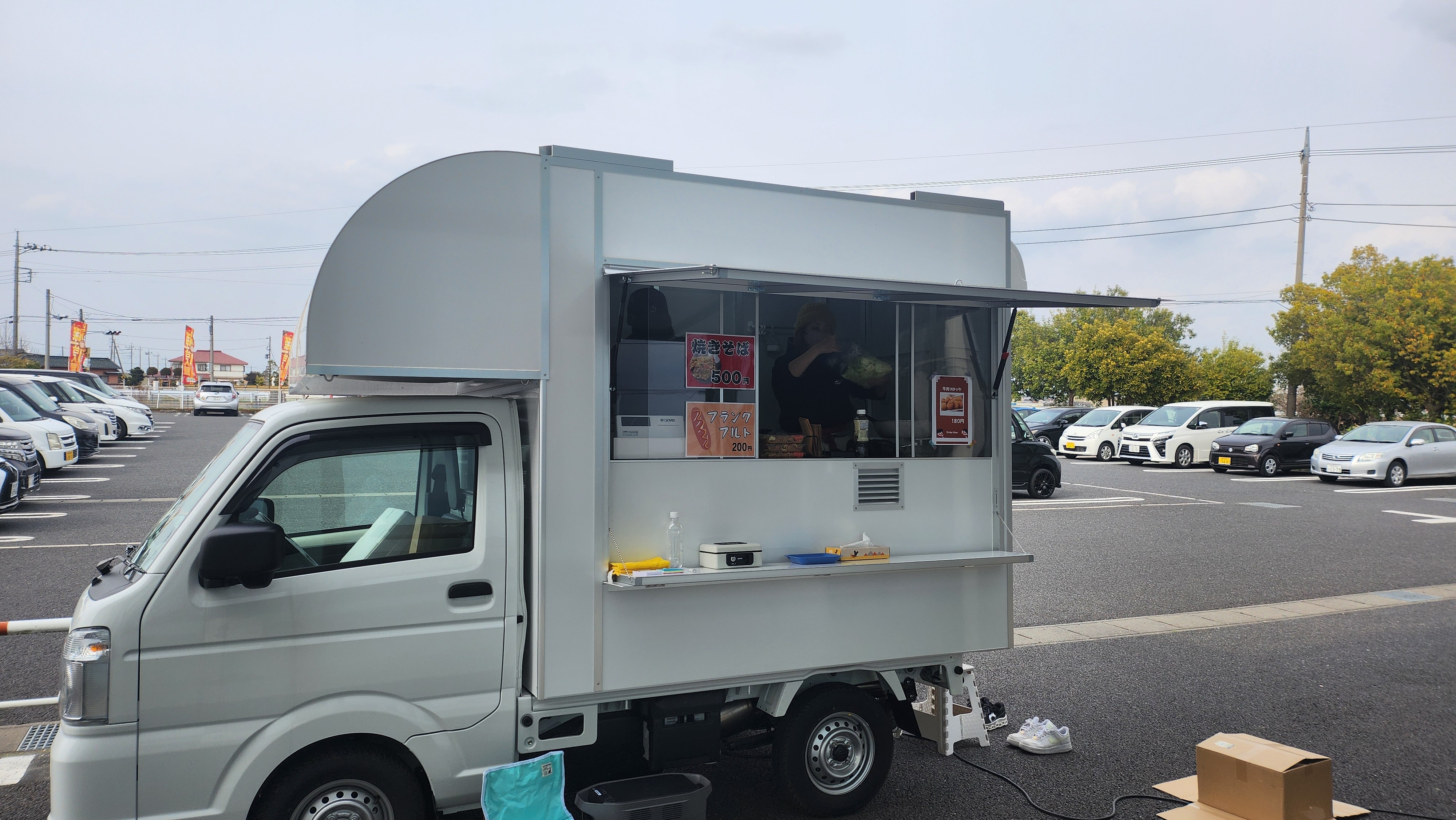【ダイナム埼玉羽生店ゆったり館】キッチンカー出店やプロモーションイベントに最適なアミューズメント施設のイベントスペース（②：店舗正面側出入口前）