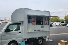 【ダイナム埼玉羽生店ゆったり館】キッチンカー出店やプロモーションイベントに最適なアミューズメント施設のイベントスペース(②:店舗正面側出入口前)