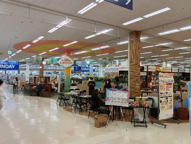 【イオンスーパーセンター盛岡渋民店】バイパス入口側フードコード 販促プロモーションや物販に最適なスーパー店内催事イベントスペース