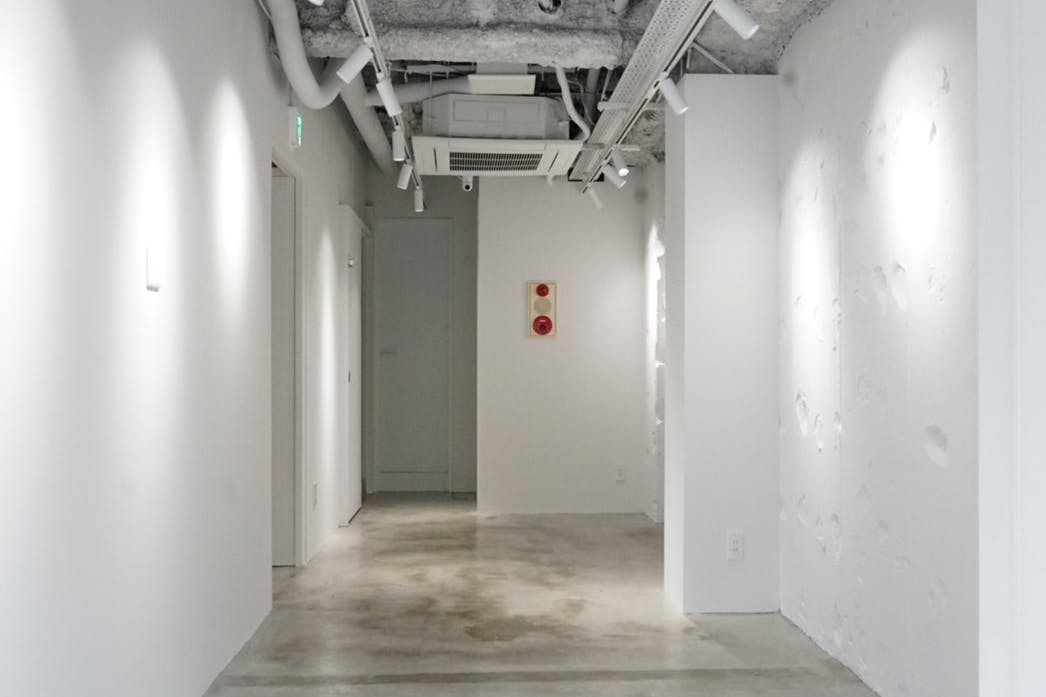 【神保町駅1分】ポップアップストア、アート個展、受注展示会に適した白を基調とした飲食可、音響設備付きスペース