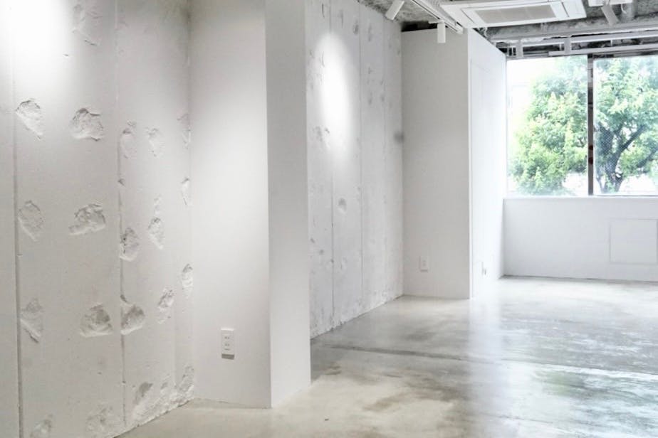 【神保町駅1分】ポップアップストア、アート個展、受注展示会に適した白を基調とした飲食可、音響設備付きスペース