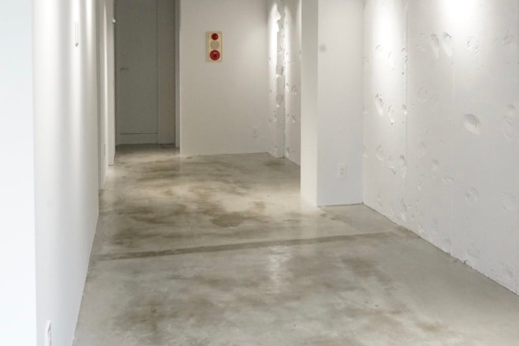 【神保町駅1分】ポップアップストア、アート個展、受注展示会に適した白を基調とした飲食可、音響設備付きスペース