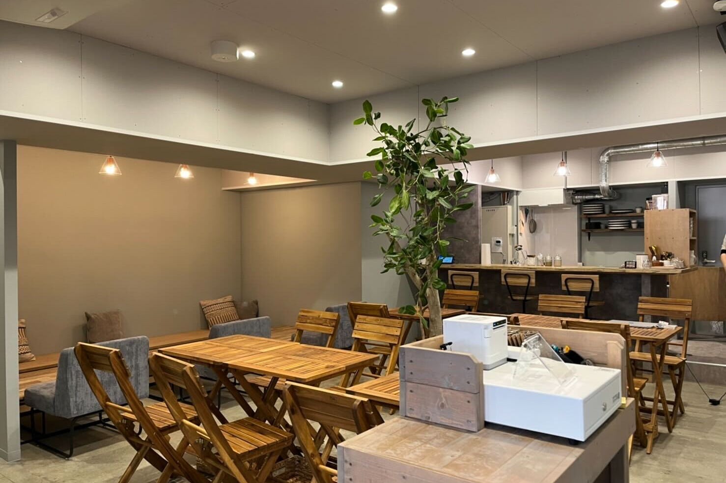 【中川駅徒歩4分】家族連れ向けのワークショップや女性、子供向けのイベント実施に最適な託児スペースとカフェが併設されたイベントスペース