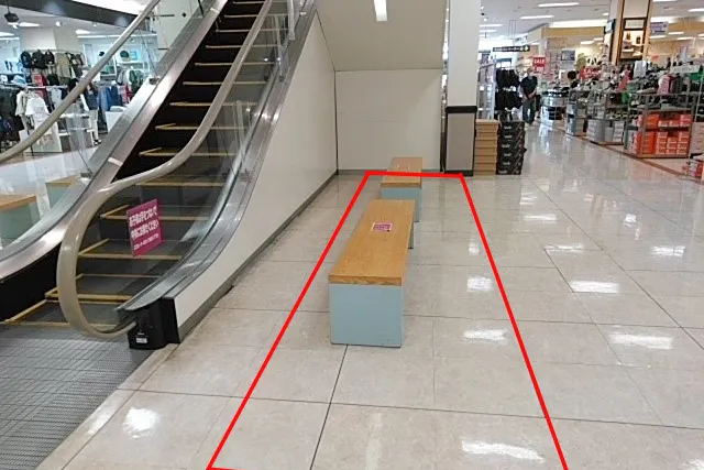 【イオン古川店】プロモーションイベントや物販イベントに最適な通行量の多い1Fエスカレーター横(左側)にあるイベントスペース