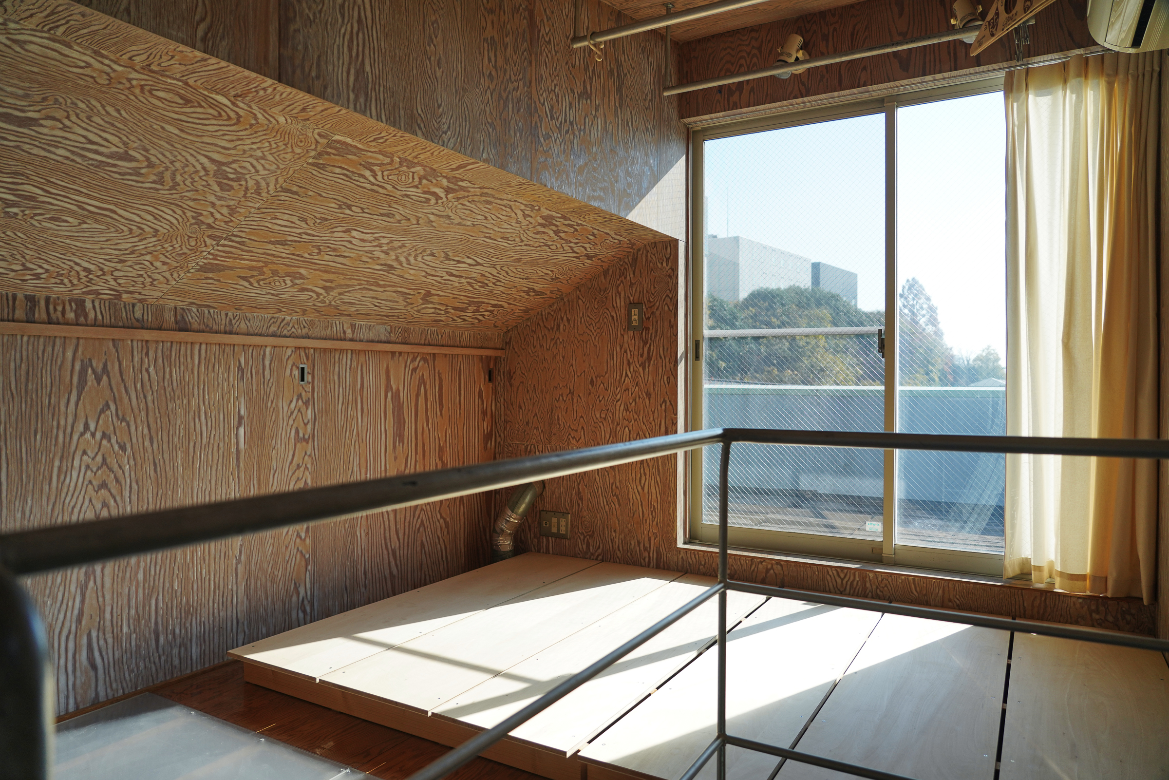 【池ノ上駅6分】撮影に適した光と影・素材が特徴的な自宅兼スタジオ