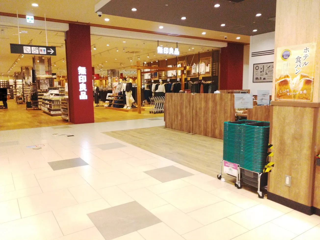 【イオンなかま店（福岡県）】専門店側催事場　催事スペース