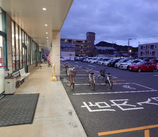 【アルク長府中土居店】プロモーションイベントに最適なスーパーの店頭軒下イベントスペース