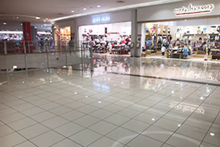 【イオンモール広島祇園】3階 チェルシーニューヨーク前の画像1