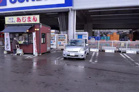 【サンデー弘前店】屋外駐車場 キッチンカーの出店に最適なホームセンター内駐車場の屋外イベントスペース