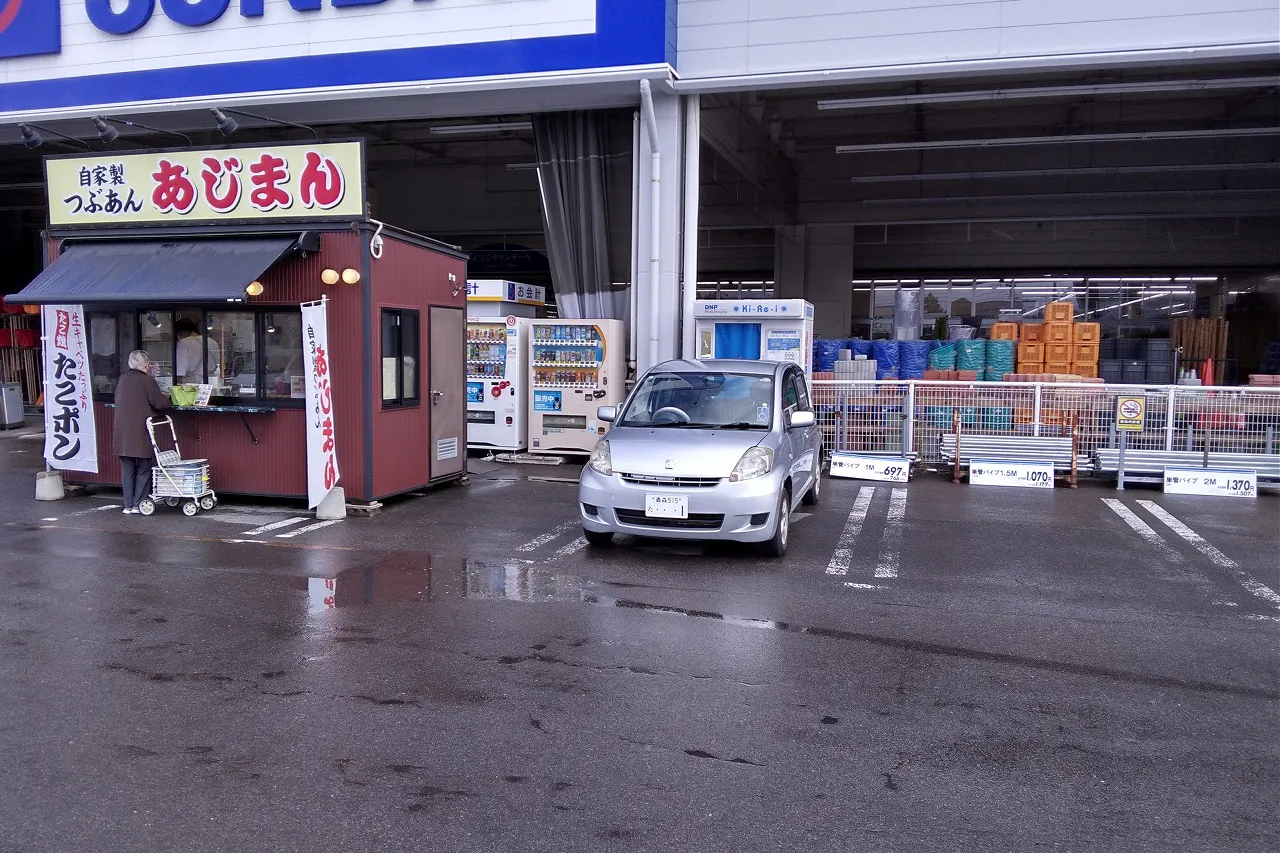 【サンデー弘前店】屋外駐車場 キッチンカーの出店に最適なホームセンター内駐車場の屋外イベントスペース