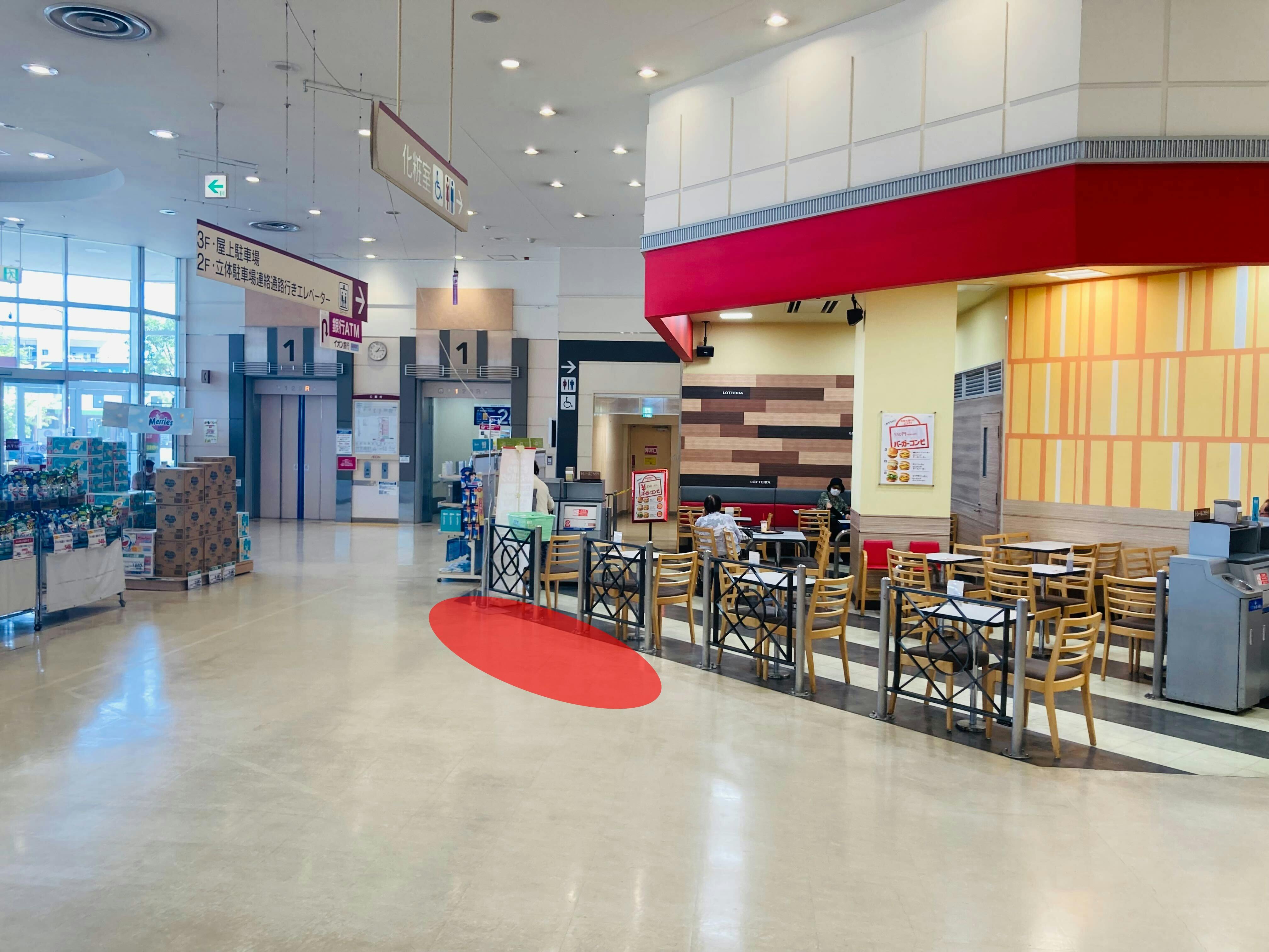 【イオン仙台幸町店】各種プロモーションイベントに最適な施設1階飲食テナント前にあるイベントスペース