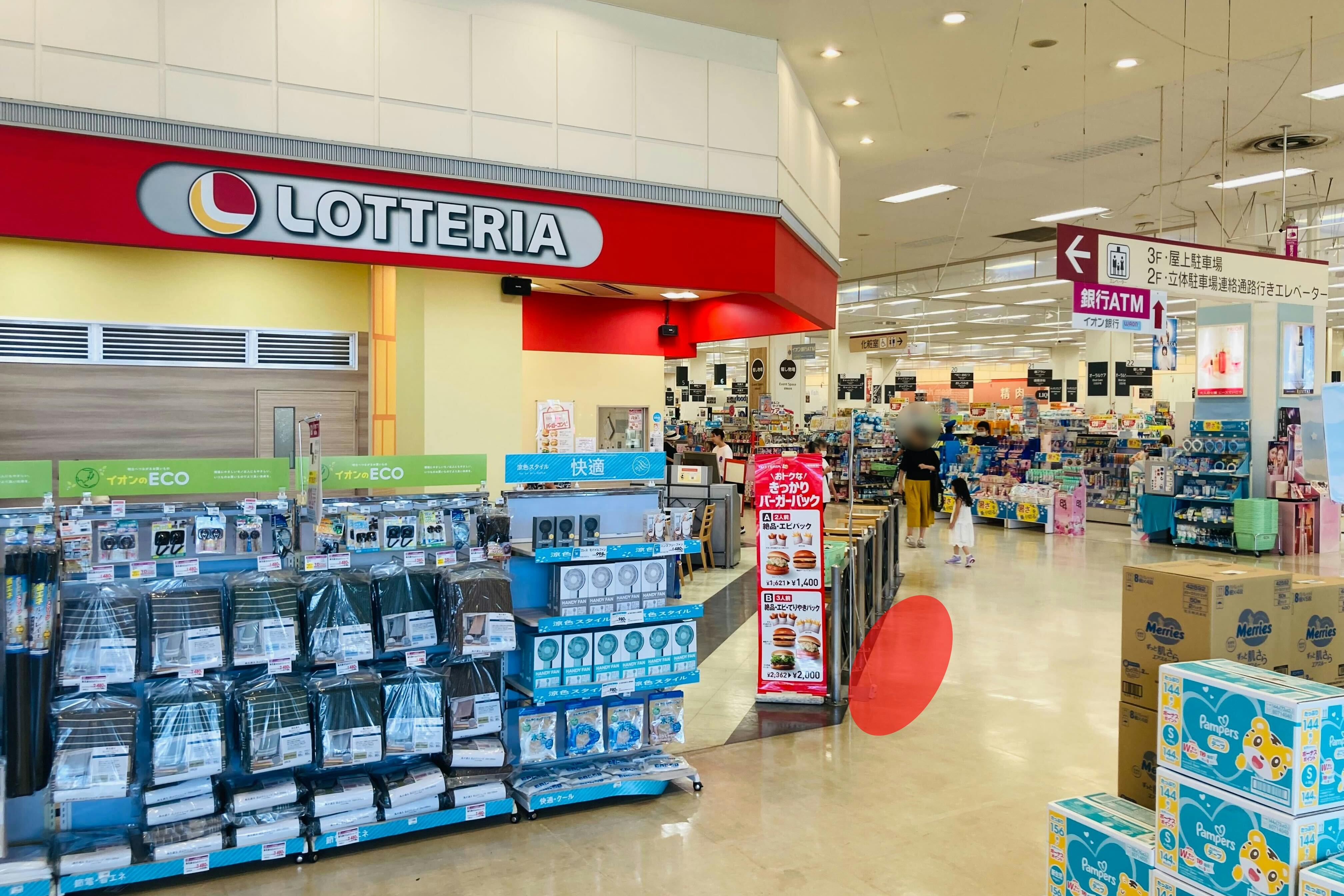 【イオン仙台幸町店】各種プロモーションイベントに最適な施設1階飲食テナント前にあるイベントスペース