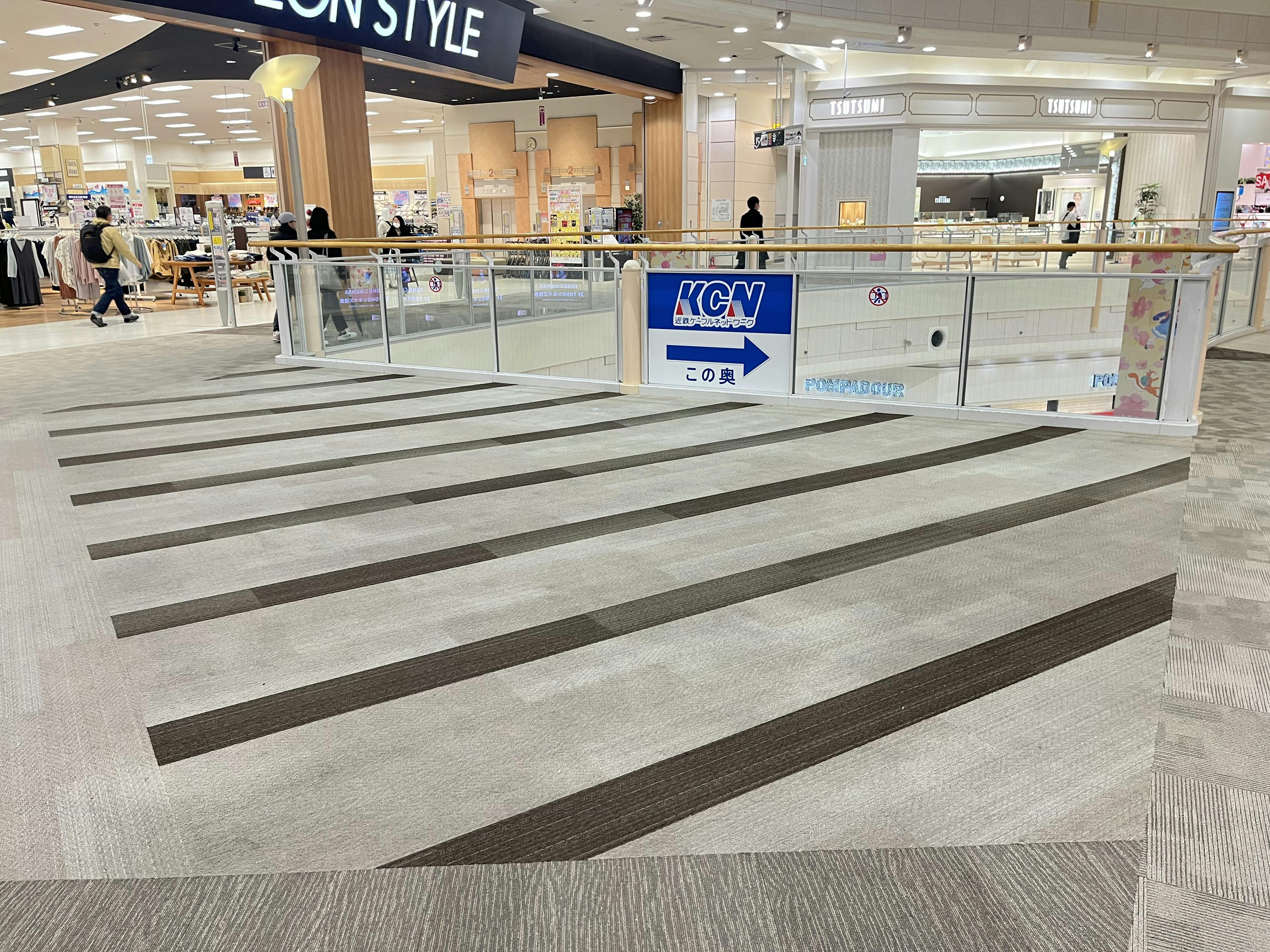 【イオンモール橿原】サウスモールエスカレーター脇（ONWARD前）の画像