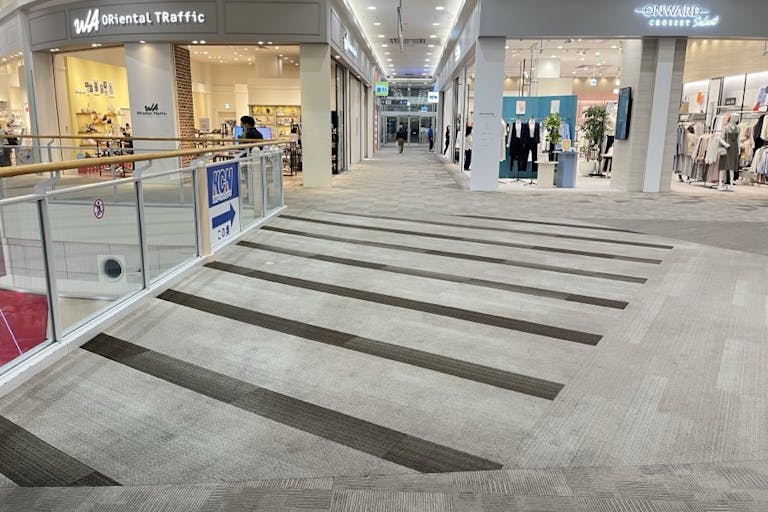 【イオンモール橿原】サウスモールエスカレーター脇(ONWARD前)の画像2