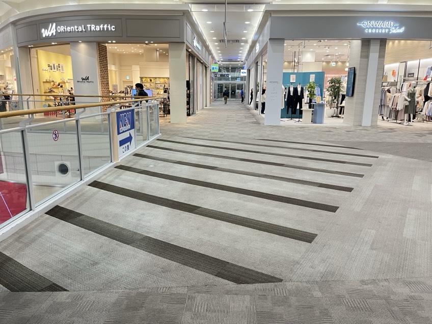 【イオンモール橿原】サウスモールエスカレーター脇（ONWARD前）