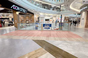 【イオンモール橿原】サウスモールエスカレーター脇(ONWARD前)