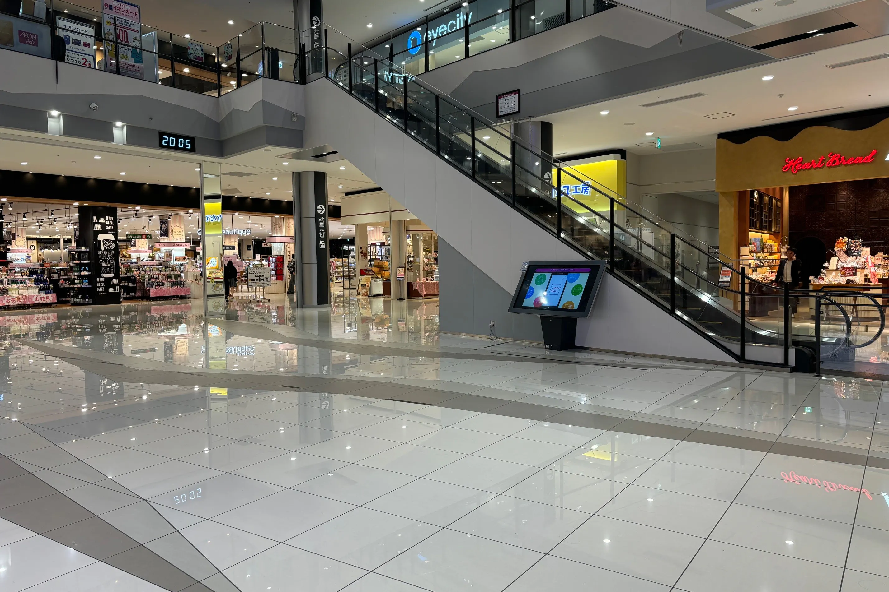 【イオンモール四條畷】1階 風のコート(大)