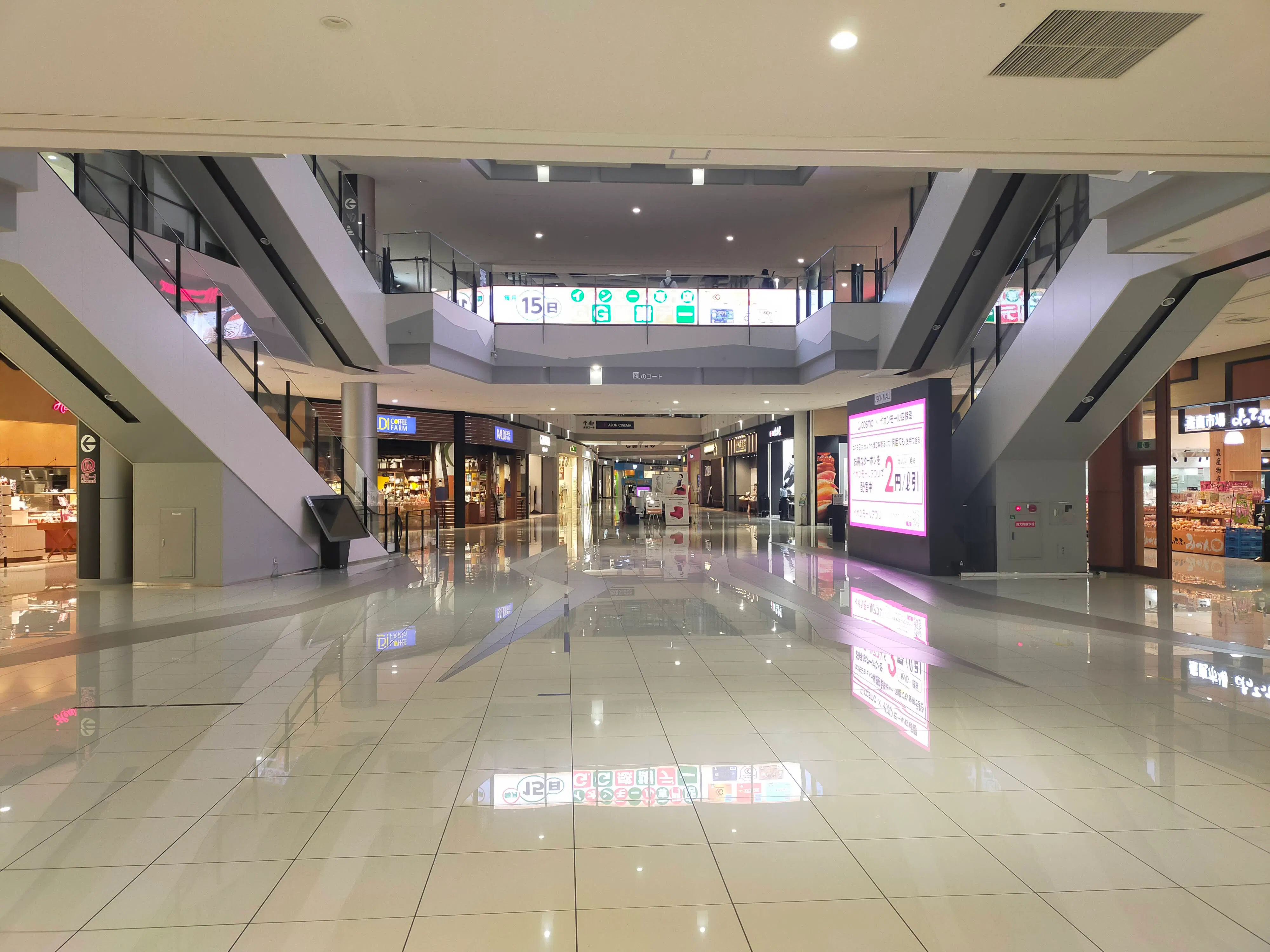 【イオンモール四條畷】１階 風のコート（大）