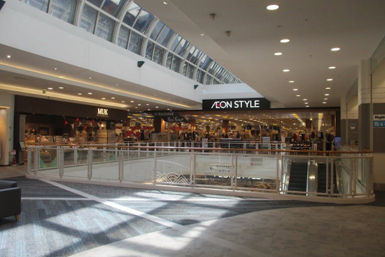 【イオンモール東浦】キクチメガネ前デッキの画像1