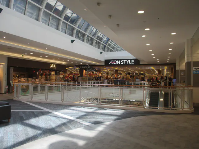 【イオンモール東浦】キクチメガネ前デッキ