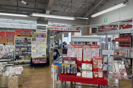 【フタバ図書TSUTAYA可部センター店】物販に最適な店舗入口前のイベントスペース