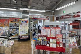【フタバ図書TSUTAYA可部センター店】物販に最適な店舗入口前のイベントスペース