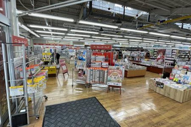 【フタバ図書TSUTAYA可部センター店】物販に最適な店舗入口前のイベントスペースの画像4