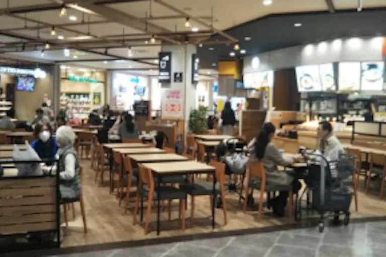 【イオン藤井寺ショッピングセンター】モール内広告 フードコートの画像1
