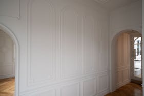 【表参道駅8分】撮影や展示会に最適なビルの屋上に佇む白壁と植物に囲まれた開放的なスタジオスペース