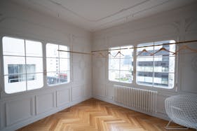 【表参道駅8分】撮影や展示会に最適なビルの屋上に佇む白壁と植物に囲まれた開放的なスタジオスペース