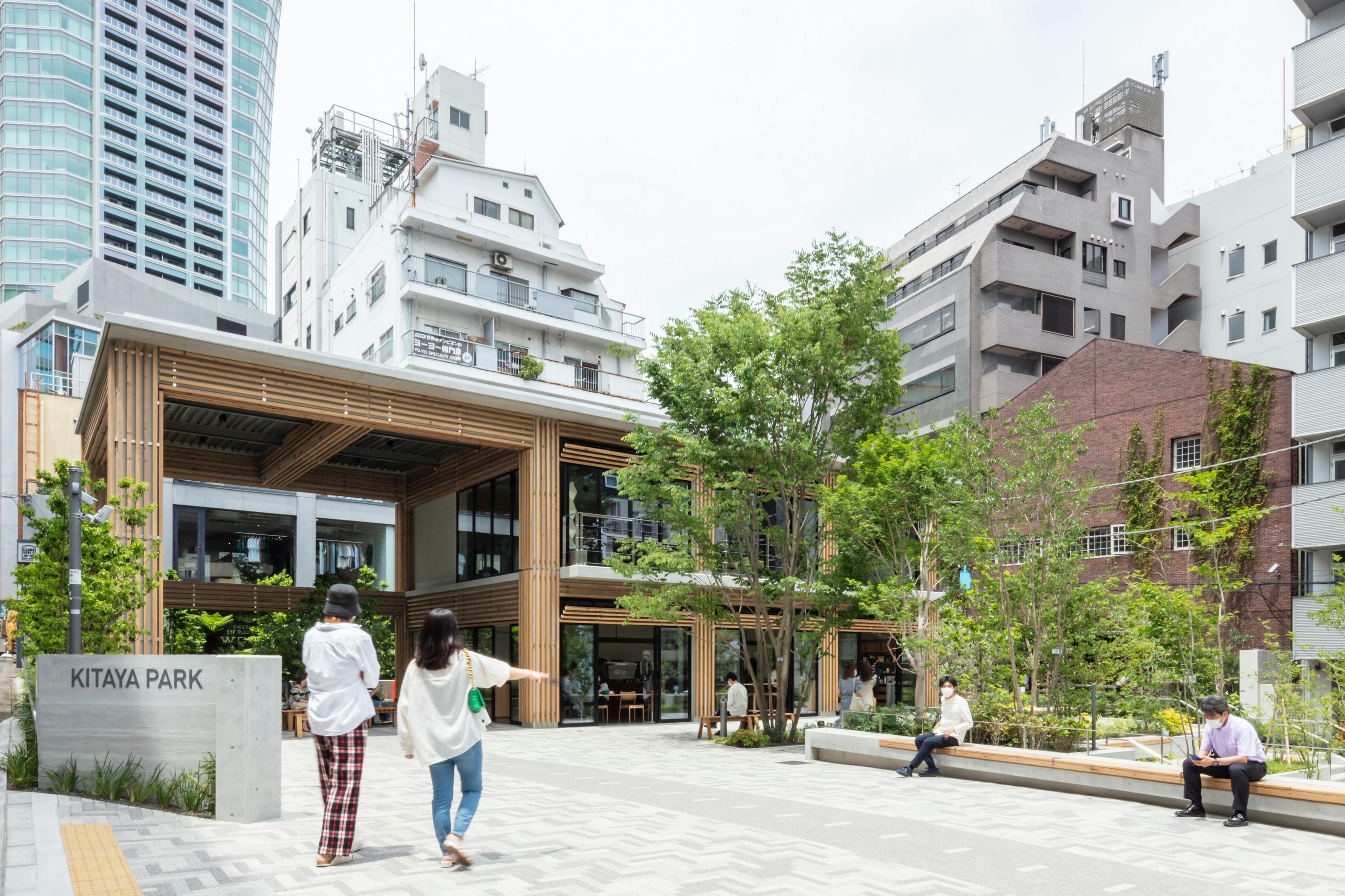 【北谷公園】公園を利用した幅広い業種に適したパブリックスペース(ランウェイエリア)