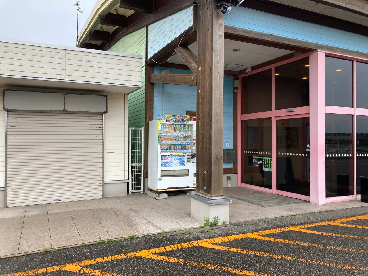 【ダイナム石川かほく店ゆったり館】キッチンカーや各種プロモーションイベントでの出店に最適なアミューズメント施設のイベントスペース
