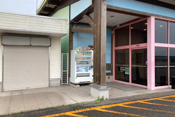 【ダイナム石川かほく店ゆったり館】キッチンカーや各種プロモーションイベントでの出店に最適なアミューズメント施設のイベントスペース
