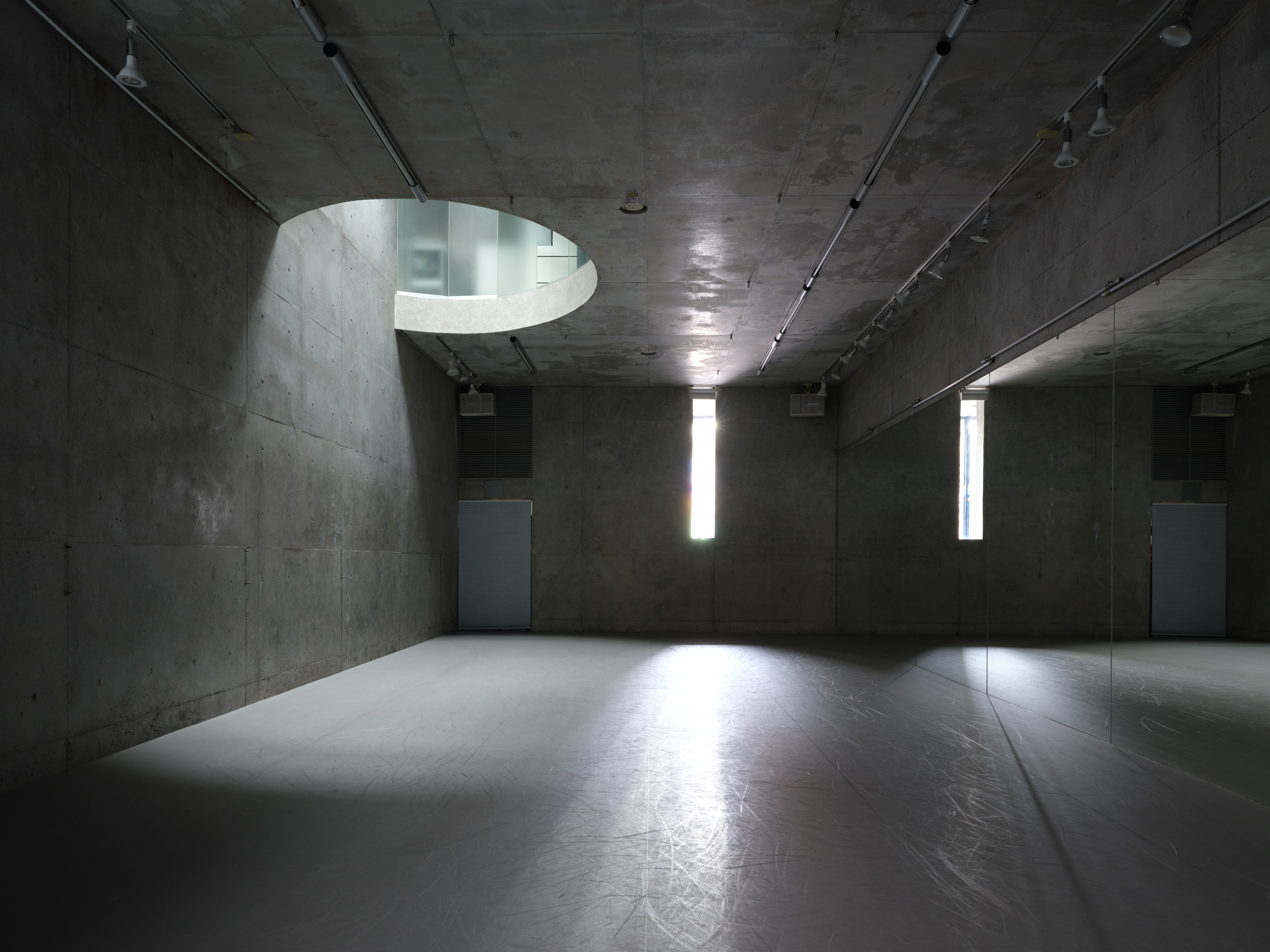 【東高円寺駅10分】アパレルやアートの展示会、撮影に最適なコンクリート打ちっぱなしのデザイナーズスペースの画像10