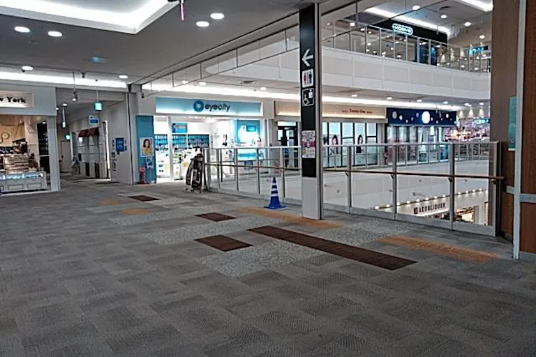 【イオンモール東久留米*】じぶんまくら前 ブリッジスペースの画像1