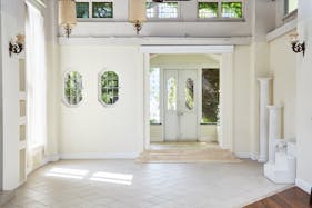 【目黒駅2分】大きな本棚のあるシックなイベントスペース