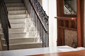 【目黒駅2分】大きな本棚のあるシックなイベントスペース