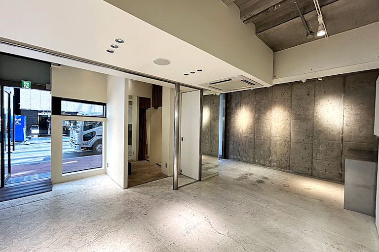 ãå¿ææ©é§
4åãç¡æååã®å
å®ãããããã¢ãããå±ç€ºäŒã«é©ããè·¯é¢ã€ãã³ãã¹ããŒã¹ã®ç»å10