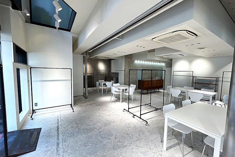 ãå¿ææ©é§
4åãç¡æååã®å
å®ãããããã¢ãããå±ç€ºäŒã«é©ããè·¯é¢ã€ãã³ãã¹ããŒã¹ã®ç»å5