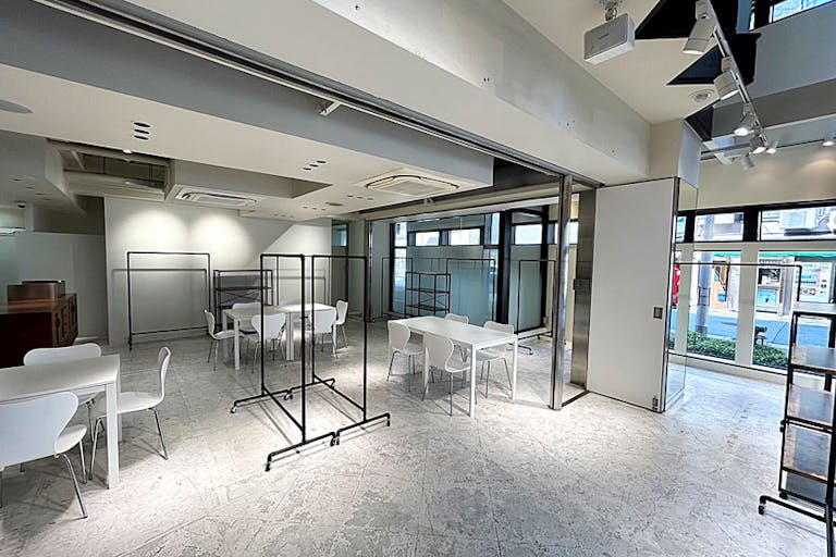 ãå¿ææ©é§
4åãç¡æååã®å
å®ãããããã¢ãããå±ç€ºäŒã«é©ããè·¯é¢ã€ãã³ãã¹ããŒã¹ã®ç»å7