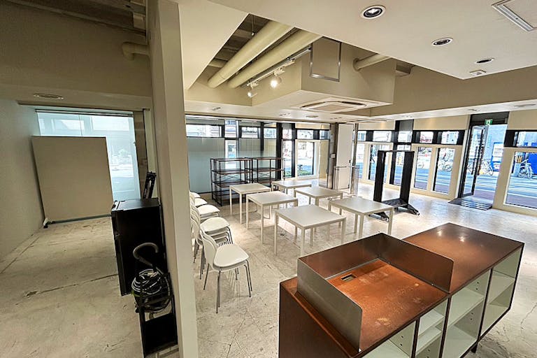 ãå¿ææ©é§
4åãç¡æååã®å
å®ãããããã¢ãããå±ç€ºäŒã«é©ããè·¯é¢ã€ãã³ãã¹ããŒã¹ã®ç»å8